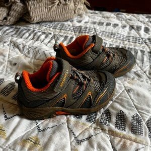 Toddler Merrell tennis shoes size 7